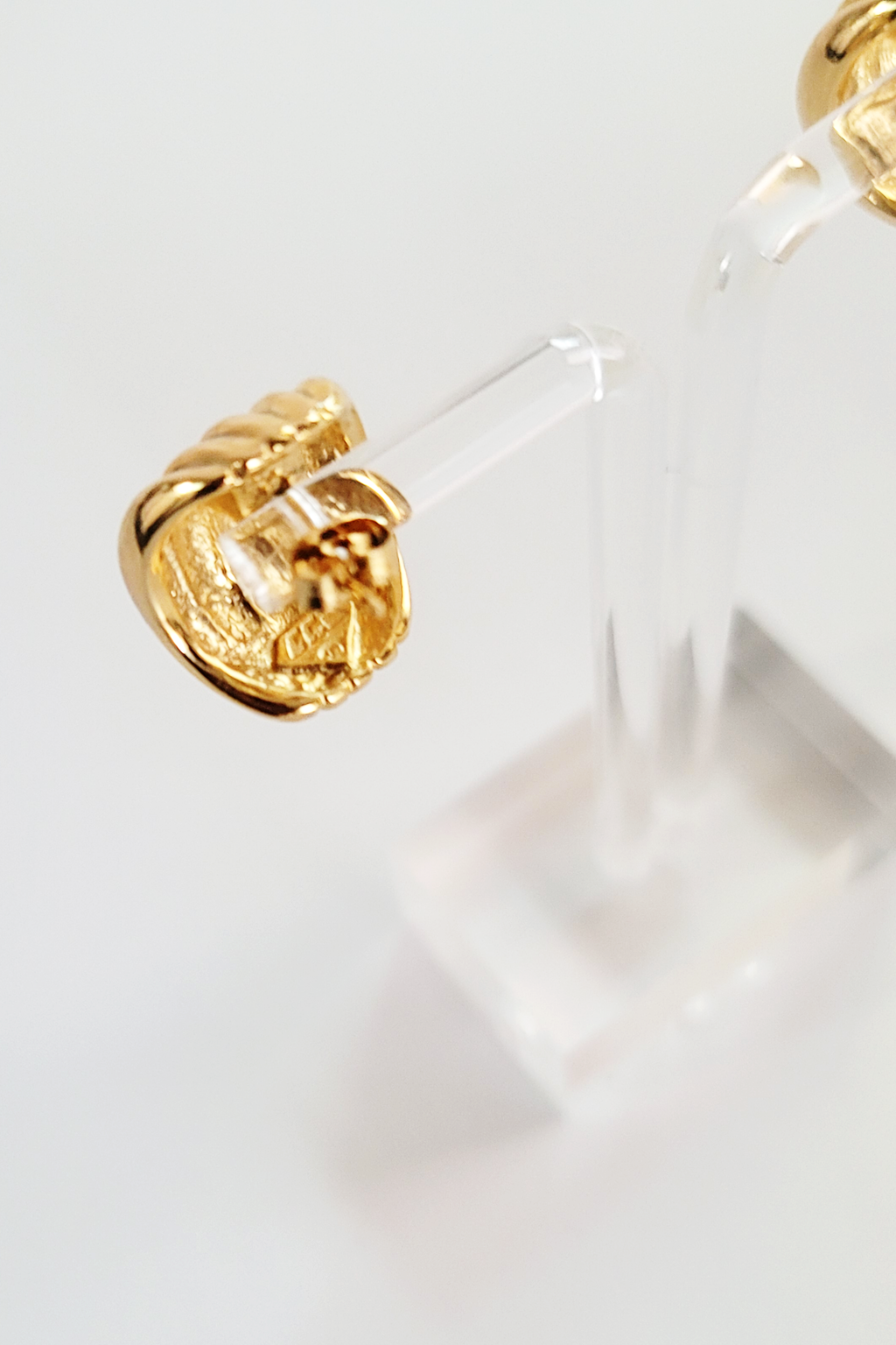 90's Gold Tone Ribbed Modernist Earrings