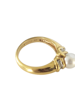 Load image into Gallery viewer, Vintage Gold-tone Pearl Ring