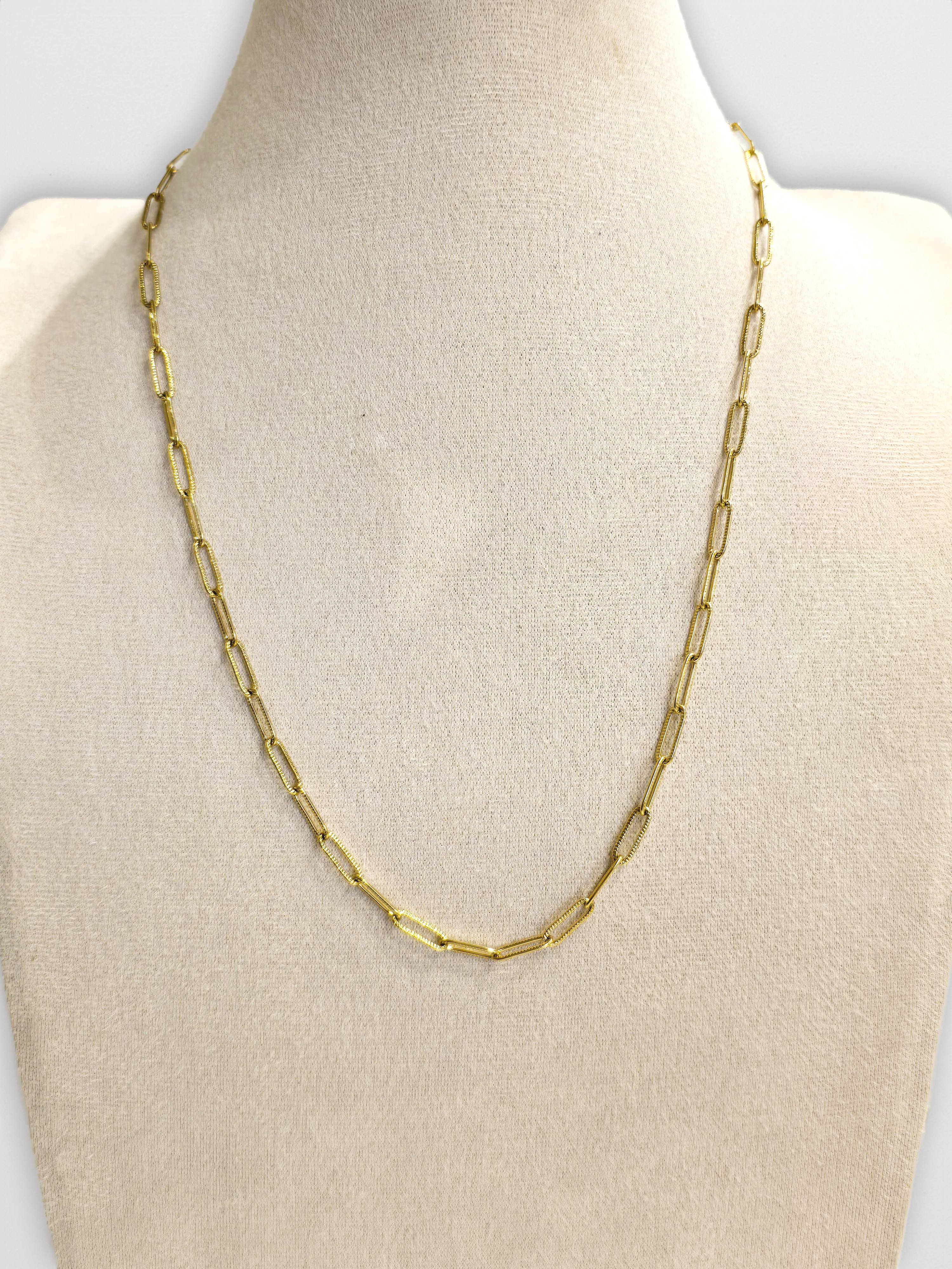 Pria Textured Paperclip Chain