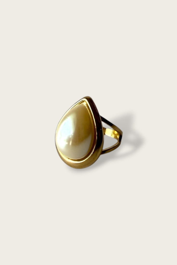 Teardrop Pearl Ring
