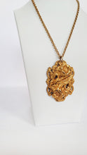 Load image into Gallery viewer, Vintage Gold-tone Floral Cluster Pendant Necklace