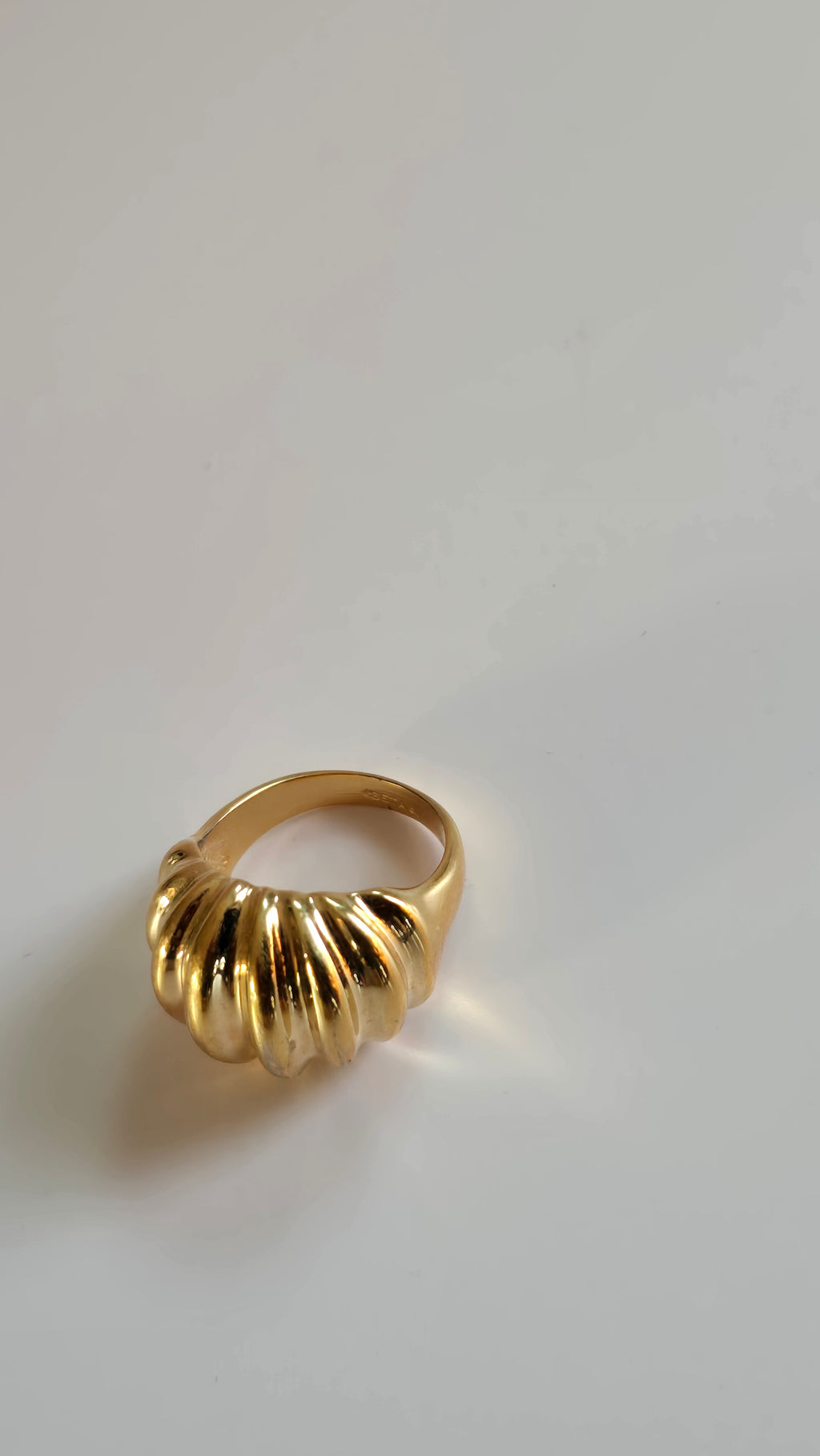 80s Ribbed Dome Ring