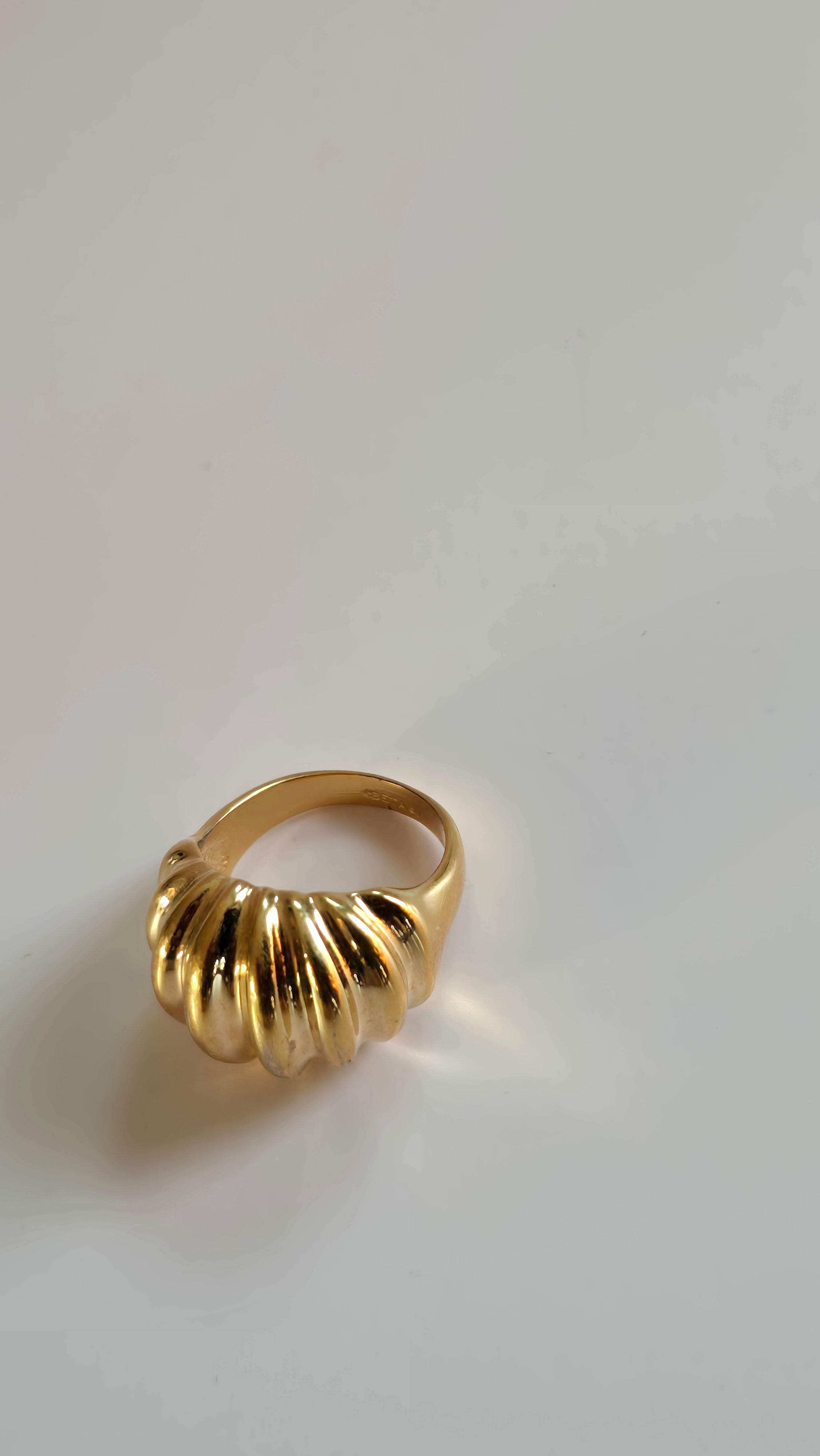 80s Ribbed Dome Ring