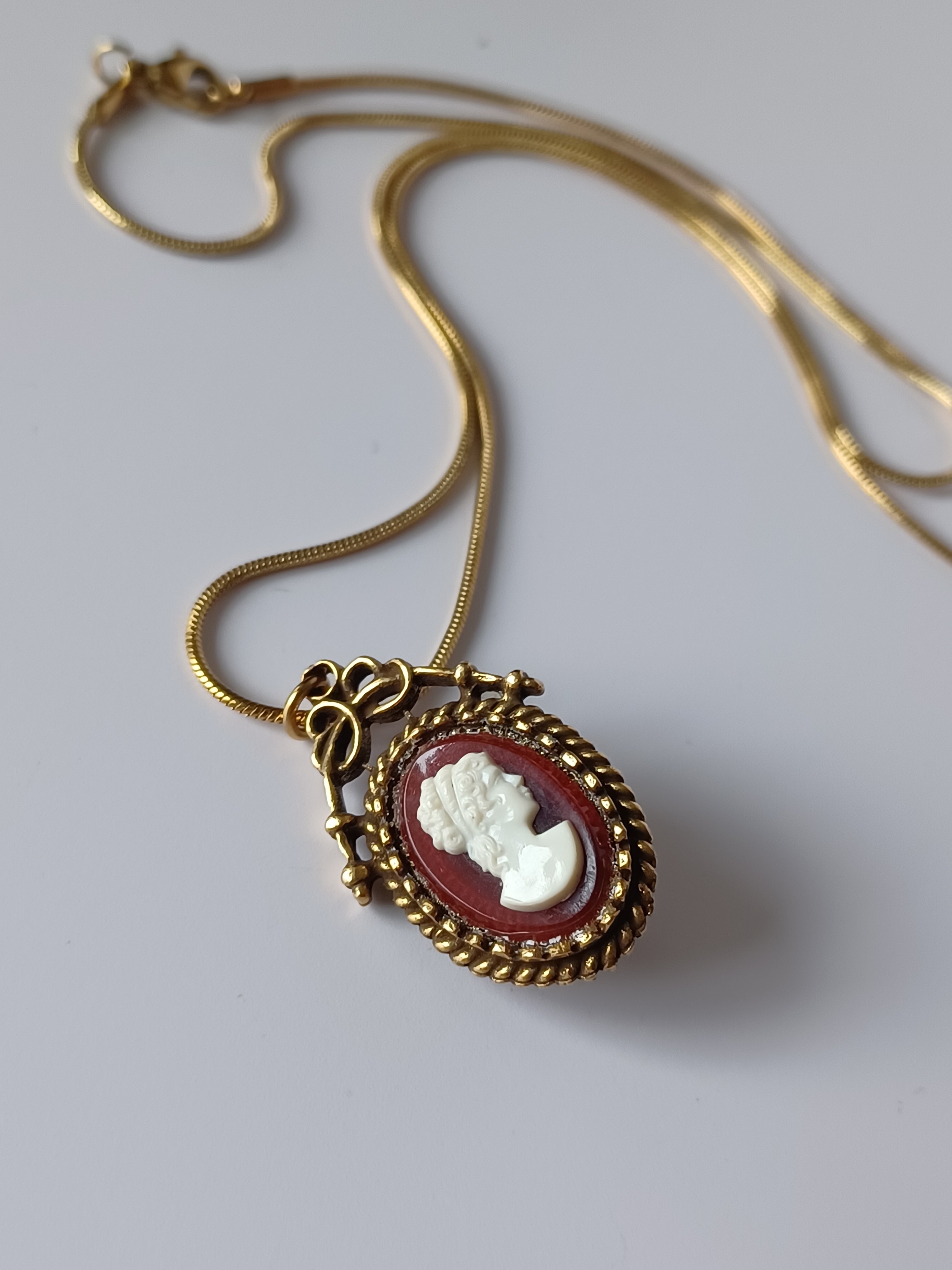 Vintage Reversible Cameo Pendant Necklace