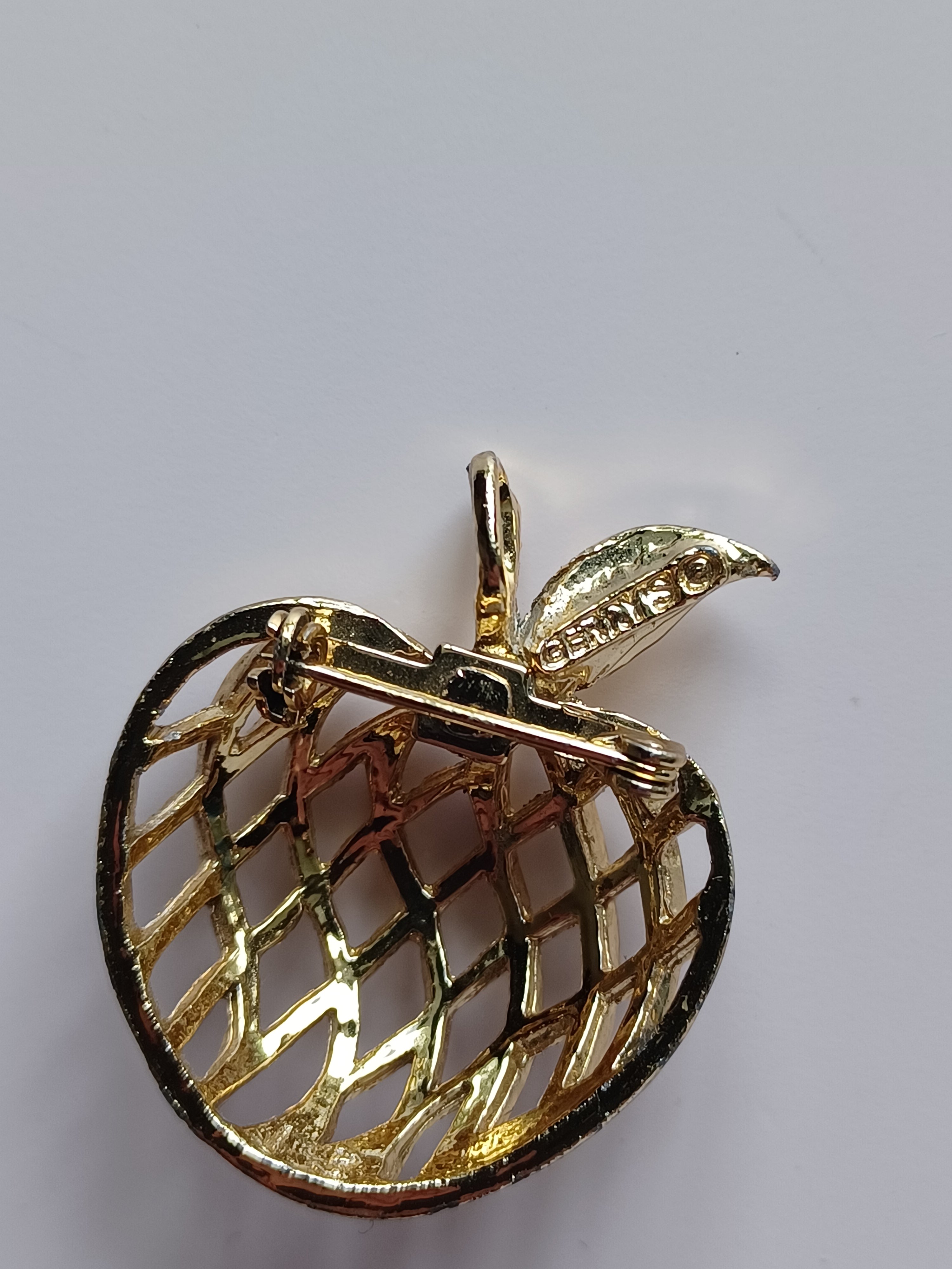 Vintage Gerry's Apple Brooch