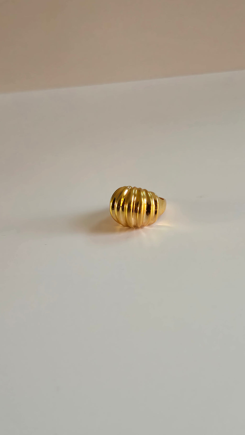 80s Ribbed Dome Ring