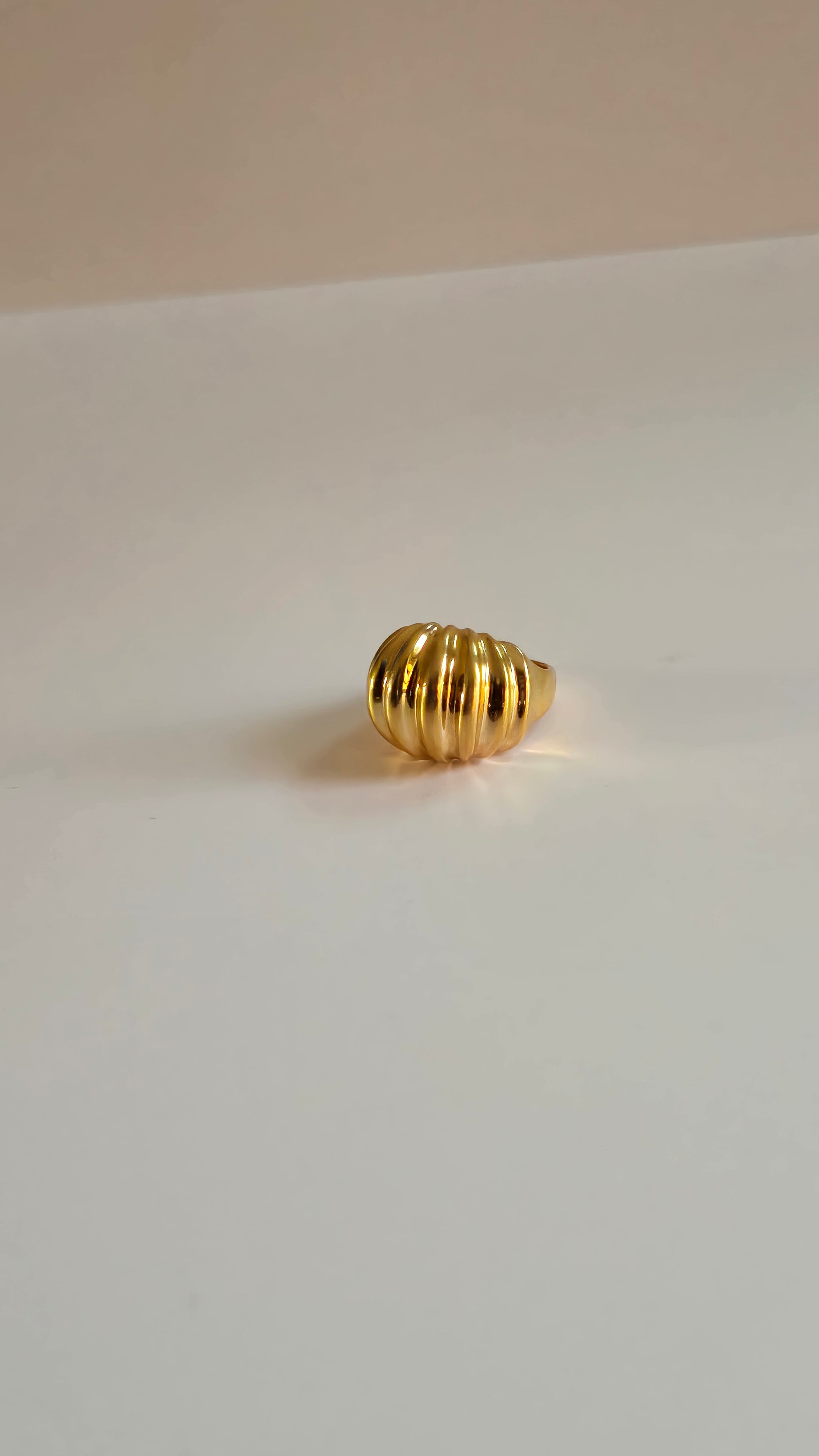 80s Ribbed Dome Ring