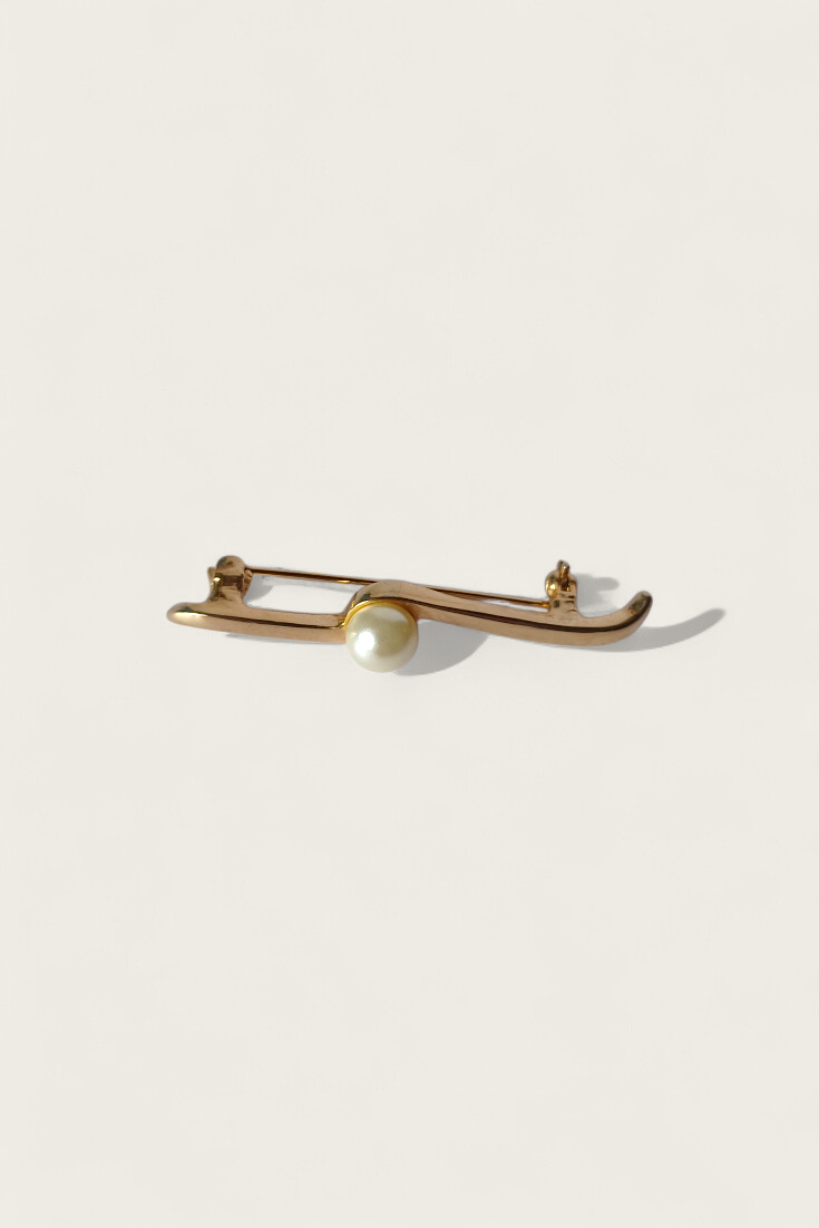 60's Curved Pearl Brooch