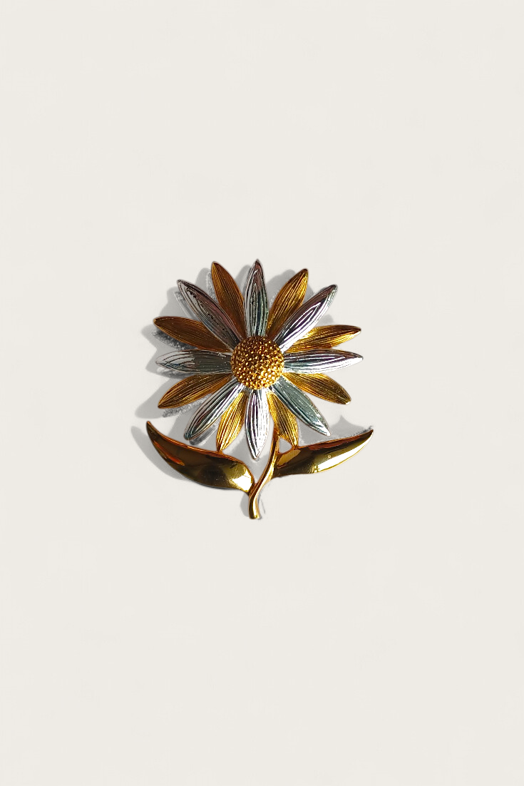 Vintage Two-Toned Daisy Brooch