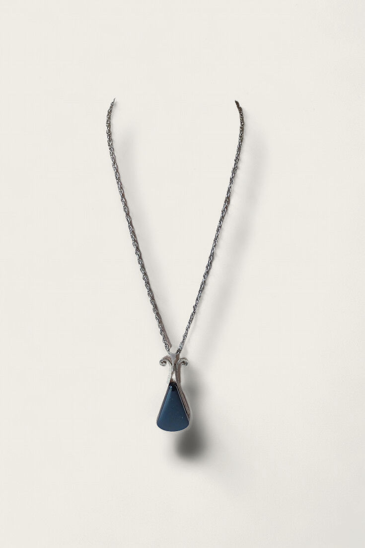 70's Avon Ebony Teardrop Necklace