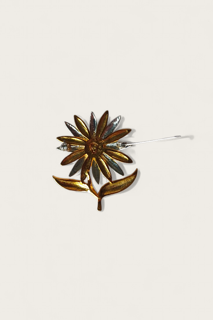 Vintage Two-Toned Daisy Brooch