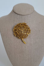 Load image into Gallery viewer, 50&#39;s Gold Tone Flower Brooch