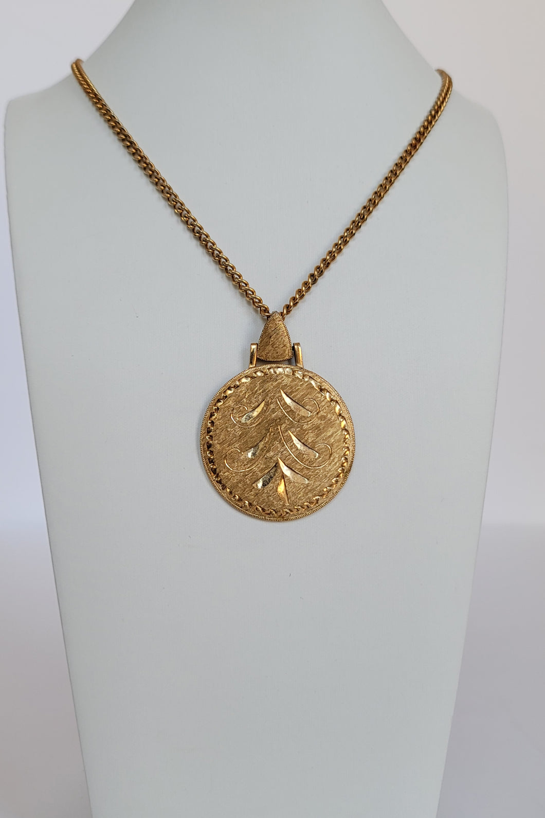 70's Brushed Gold Tone Pendant Necklace